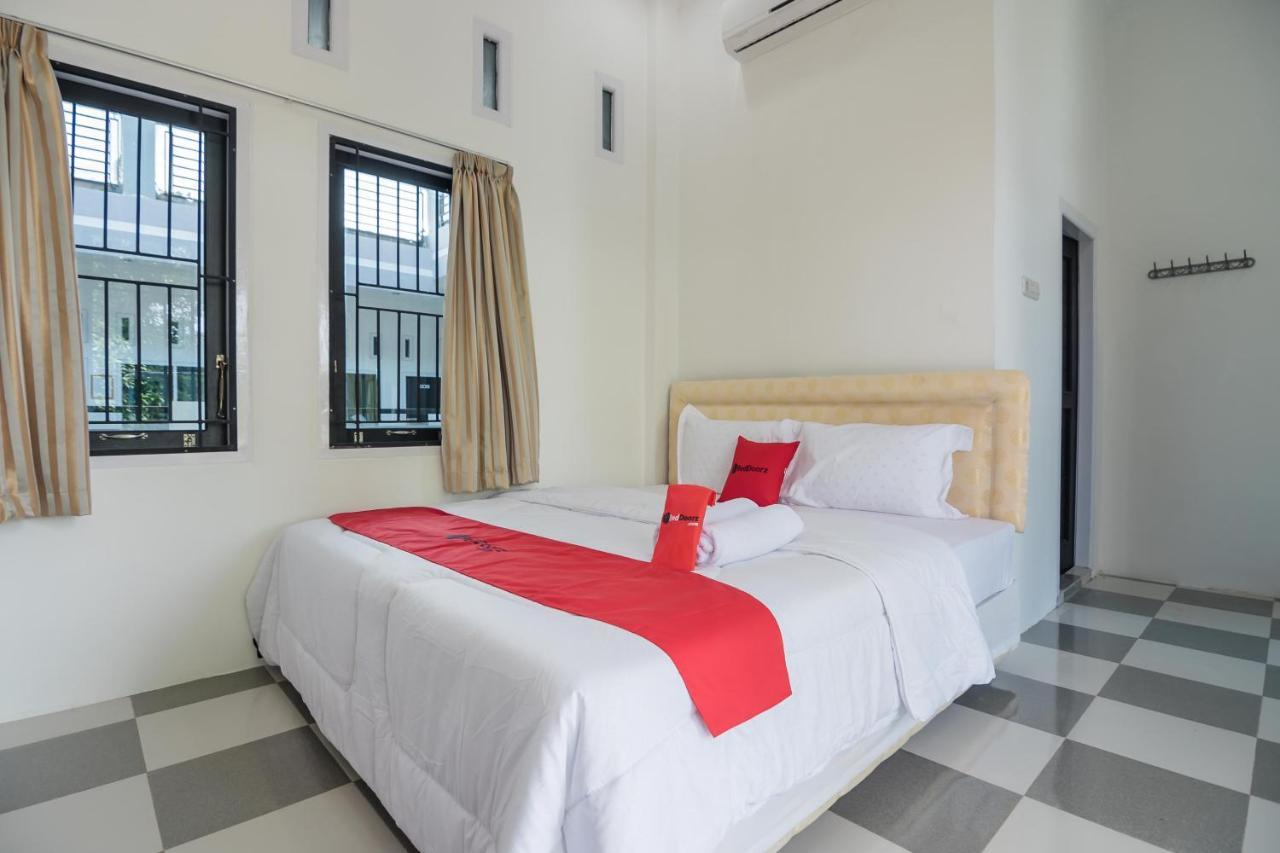 Hotel Reddoorz Near Sultan Thaha Airport Jambi Extérieur photo