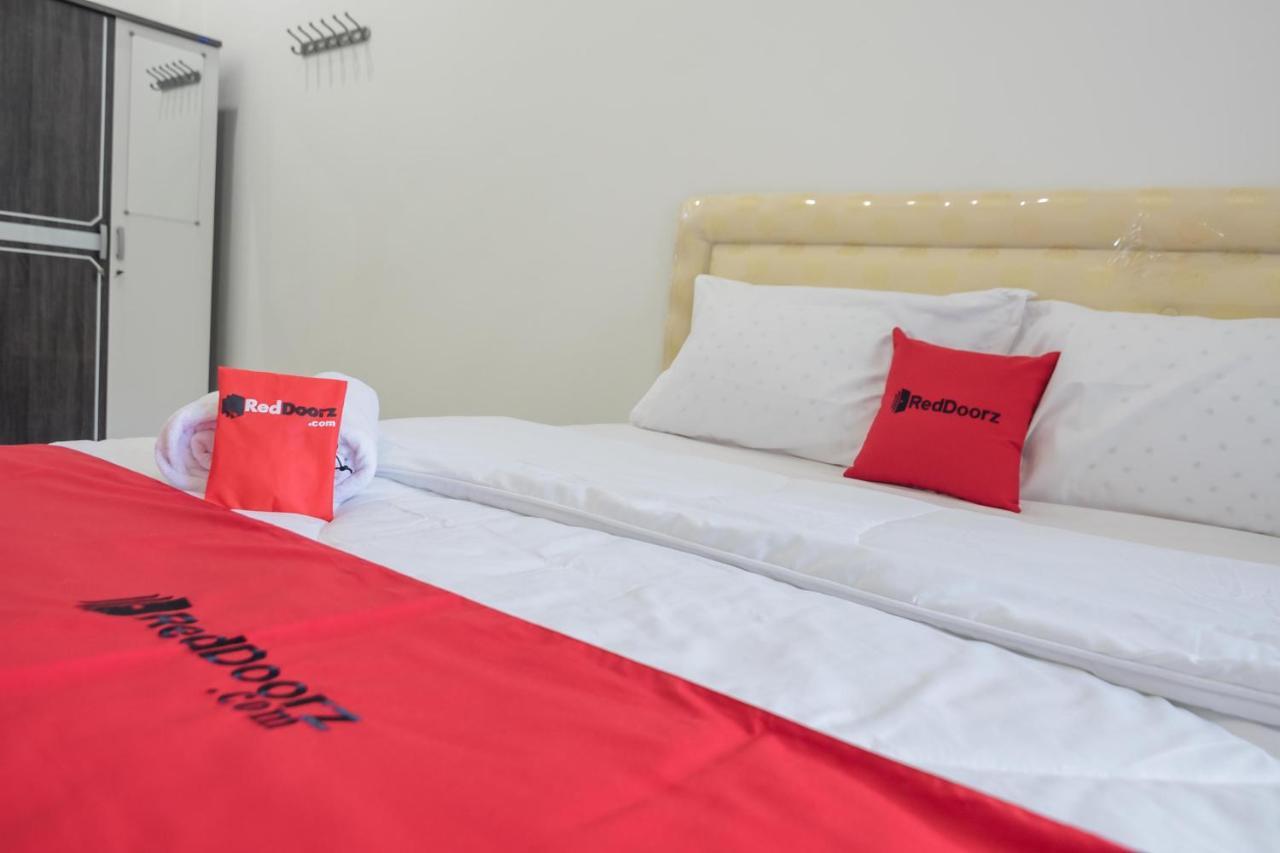 Hotel Reddoorz Near Sultan Thaha Airport Jambi Extérieur photo