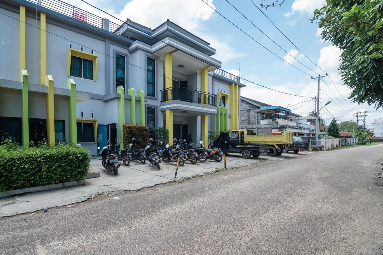 Hotel Reddoorz Near Sultan Thaha Airport Jambi Extérieur photo