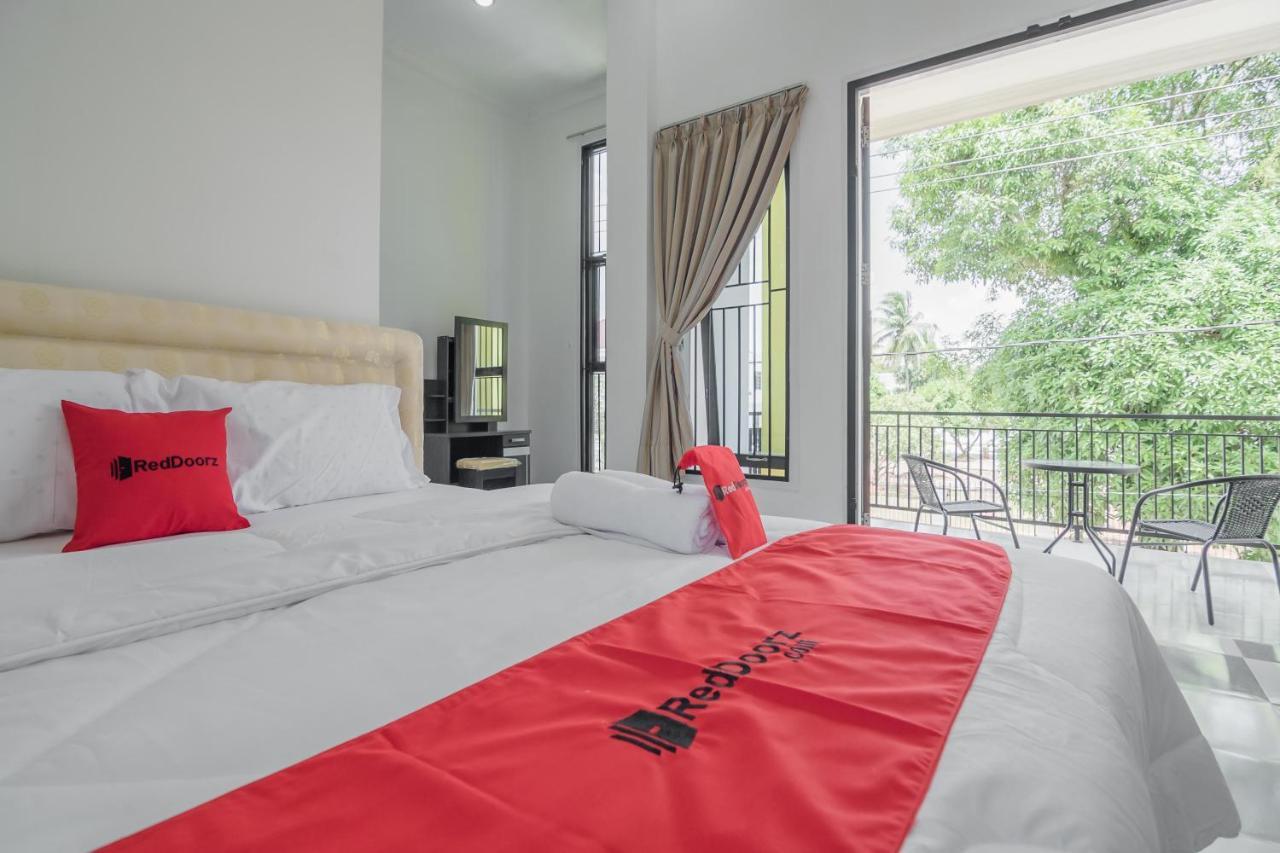 Hotel Reddoorz Near Sultan Thaha Airport Jambi Extérieur photo