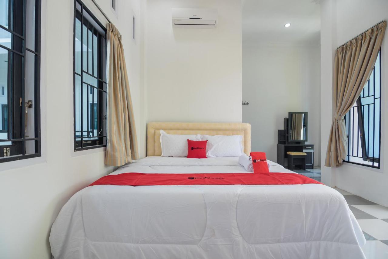 Hotel Reddoorz Near Sultan Thaha Airport Jambi Extérieur photo
