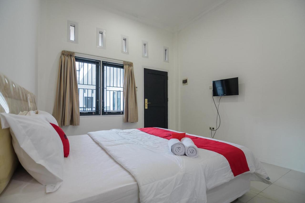 Hotel Reddoorz Near Sultan Thaha Airport Jambi Extérieur photo
