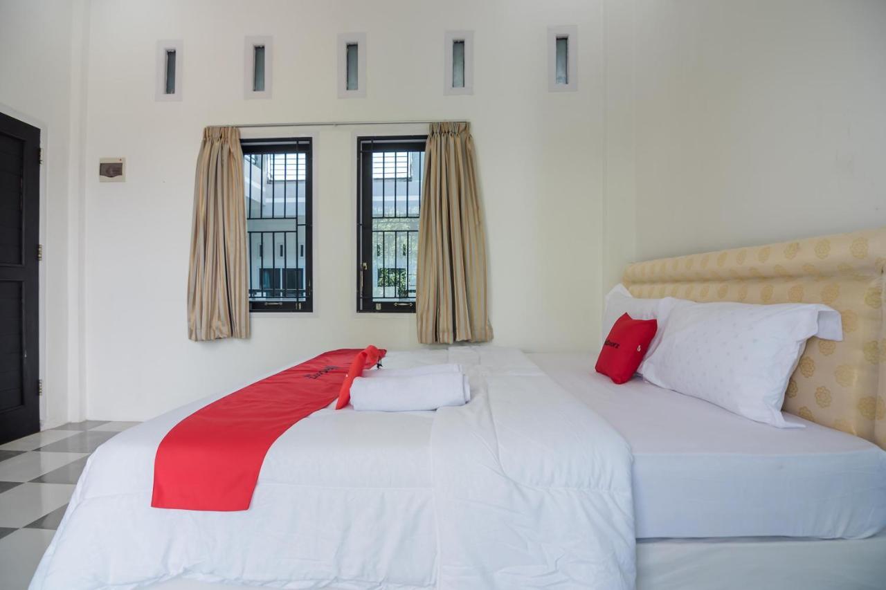 Hotel Reddoorz Near Sultan Thaha Airport Jambi Extérieur photo