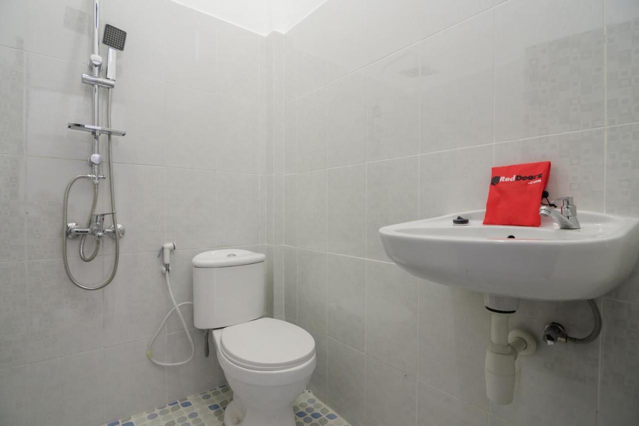 Hotel Reddoorz Near Sultan Thaha Airport Jambi Extérieur photo