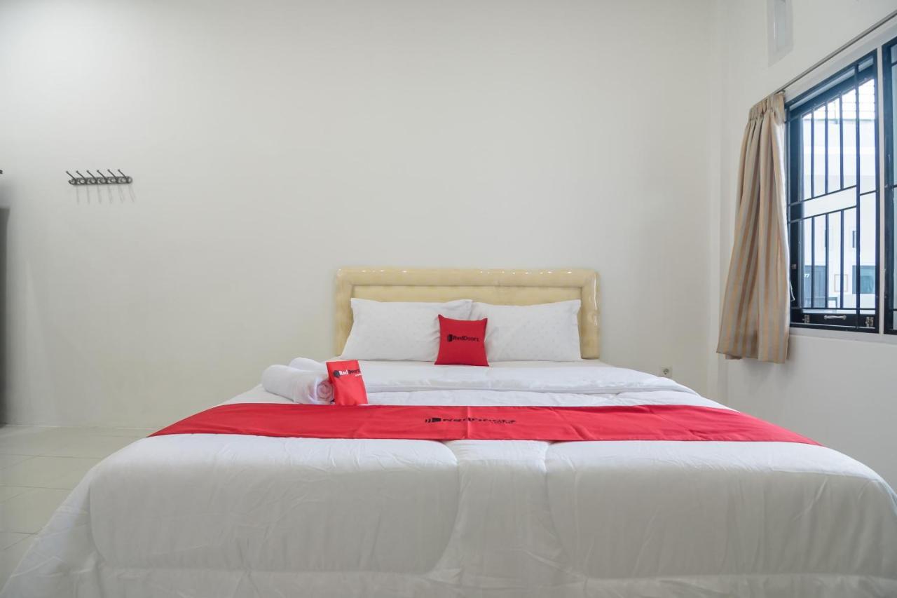 Hotel Reddoorz Near Sultan Thaha Airport Jambi Extérieur photo